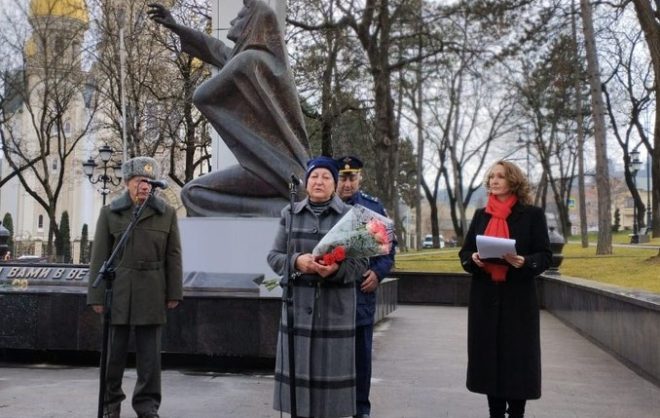 Матери бойца из Кисловодска передали орден Мужества