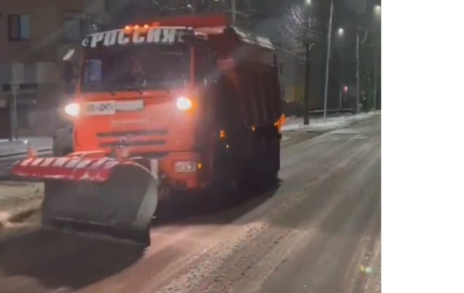 Коммунальщики в Ставрополе за ночь использовали 1,2 тысячи тонн песка и соли
