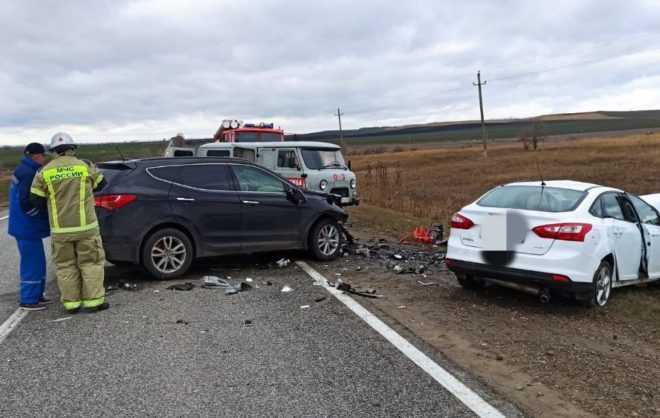 В ДТП при выезде на встречную полосу в Грачёвском округе пострадали 3 человека