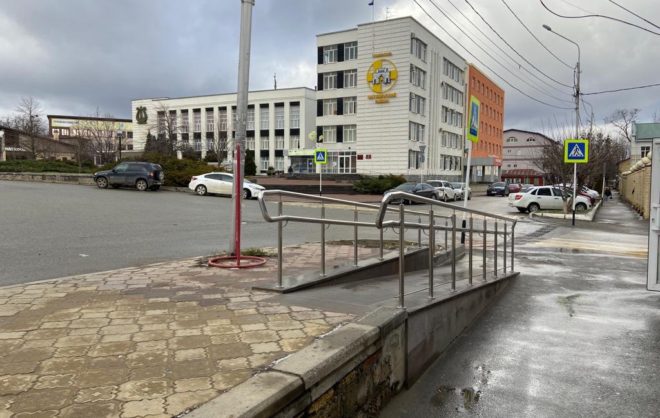 Для маломобильных граждан оборудуют 18 доступных участков в Ставрополе