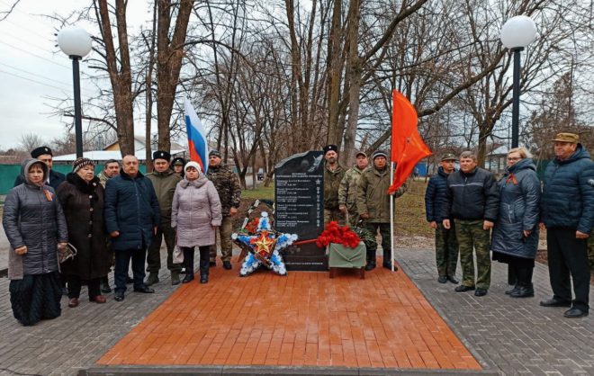 Новый памятник участникам боевых действий открыли в посёлке Кировского округа