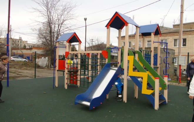 В Кировском округе открыли новые детские и спортивные площадки