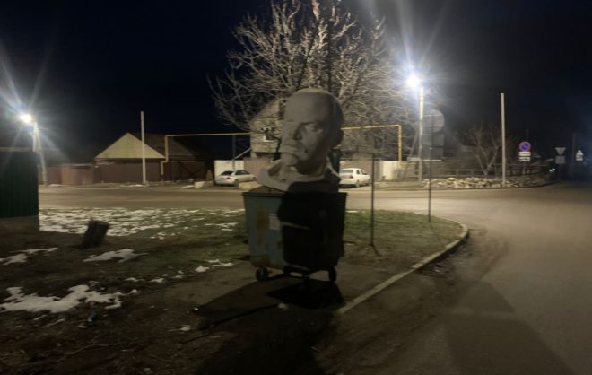 Выброшенный бюст Ленина восстановят в Железноводске