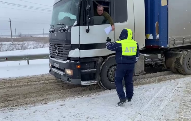 Грузовикам запретили въезд в Ставрополь из-за снегопада