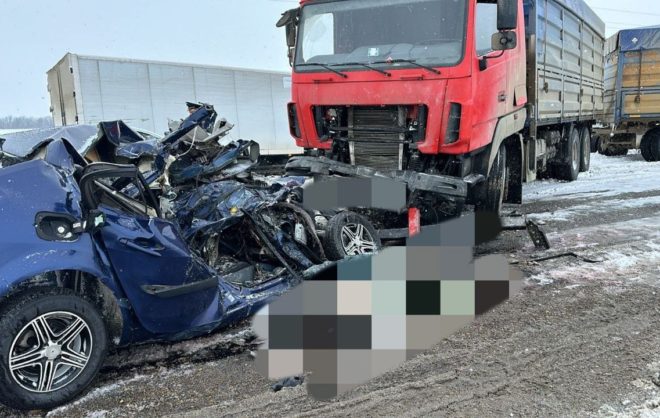 Пассажир скончался при ДТП с КАМАЗом в Грачёвском округе