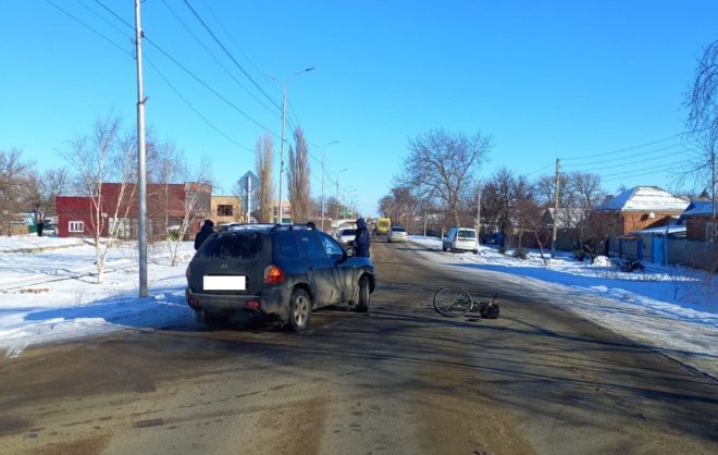 Иномарка сбила велосипедиста на дороге в Изобильненском округе