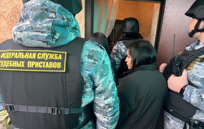 Приставы в Изобильненском округе помогли матери вернуть двух детей