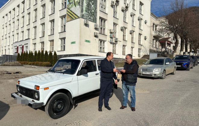 Автомобиль для бойцов передали в зону СВО из Железноводска