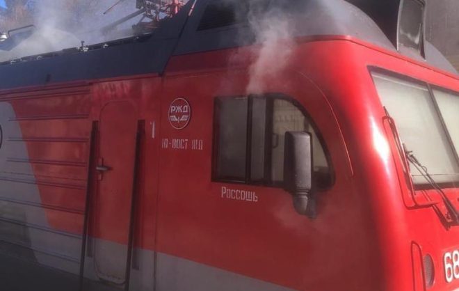 Электровоз загорелся на железнодорожном вокзале Кисловодска