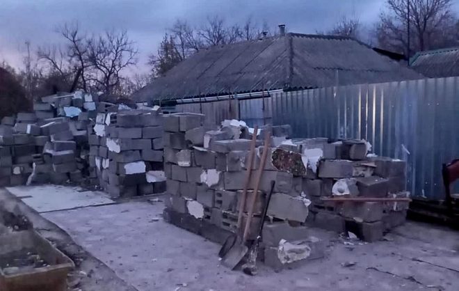 Под присмотром приставов в Изобильненском округе снесли незаконную постройку