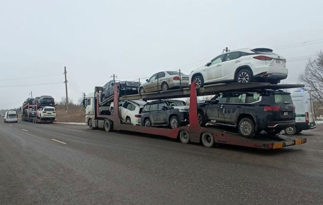 Партию люксовых автомобилей задержали на Ставрополье