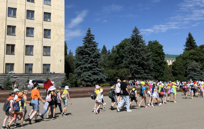 Детям бойцов СВО на Ставрополье компенсируют стоимость путёвки в лагерь