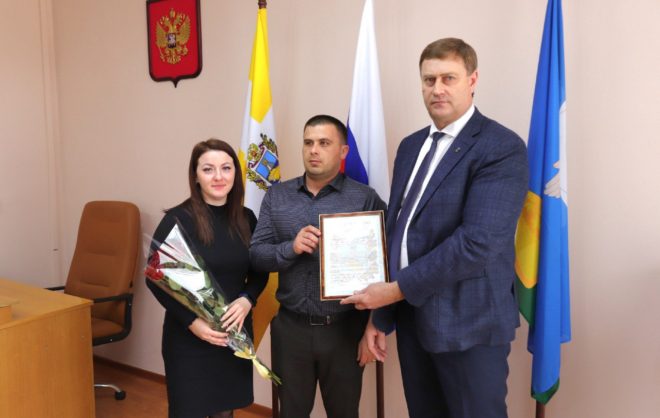 Шесть молодых семей получили жилищные сертификаты в Благодарненском округе