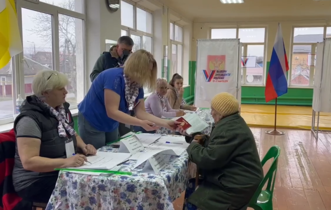 Первой на избирательный участок в Минводах пришла 96-летняя пенсионерка