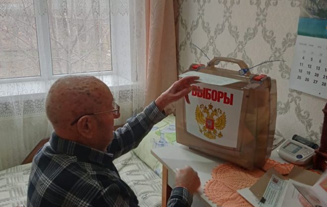 В селе Апанасенковкого округа ветеран ВОВ проголосовал на выборах президента РФ