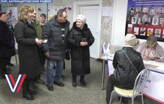 Жители Антрацитовского округа голосуют семьями и коллективами