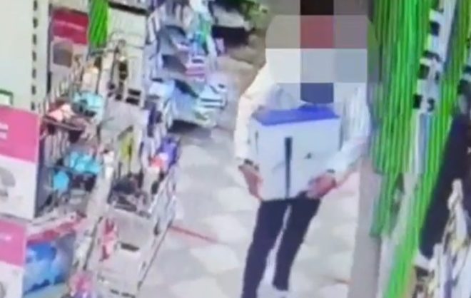 Ставрополец вынес из магазина электроники приставку стоимостью 52 тысячи рублей
