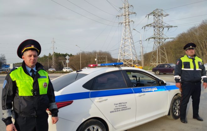 Автоинспекторы в Пятигорске помогли женщине в предынсультном состоянии