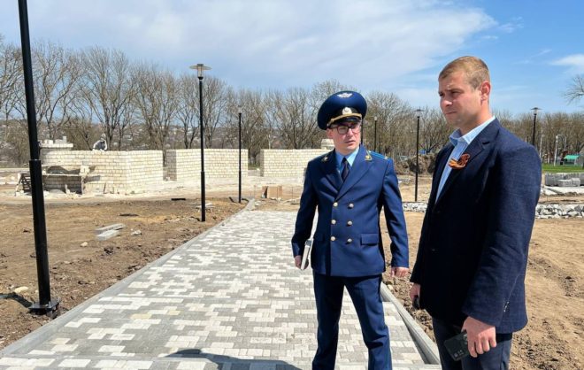 Прокуратура в селе Александровского округа контролирует благоустройство парка