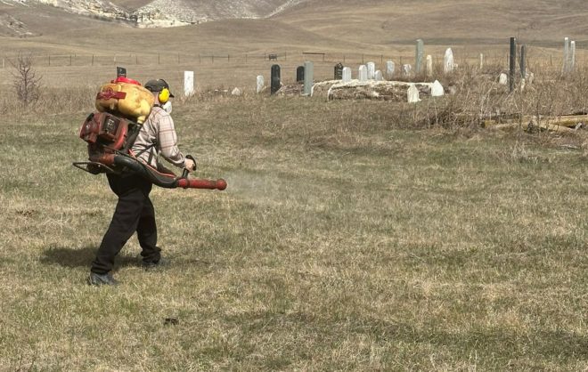 К Пасхе на 44 кладбищах Предгорного округа уберут мусор и покосят траву