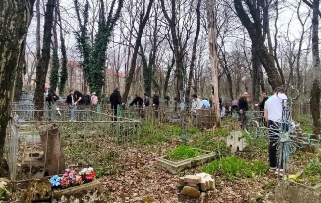 Четыре кладбища Ставрополя на неделю закроют для частного транспорта