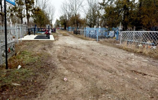 В Минераловодском округе начали уборку мусора на кладбищах к Пасхе