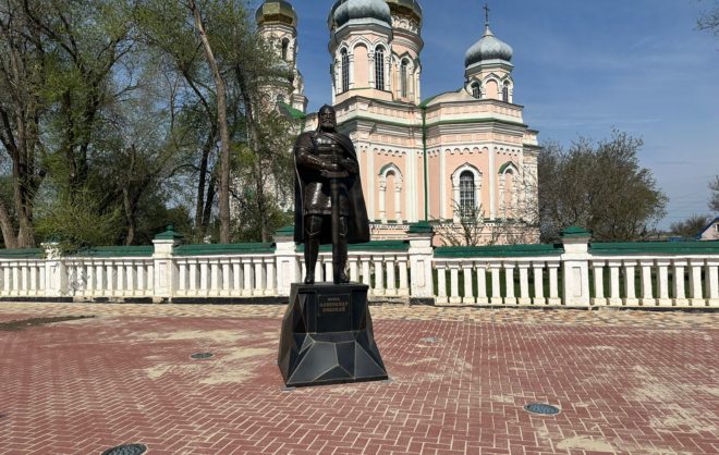 Более 500 растений высадили на территории храма в Изобильном