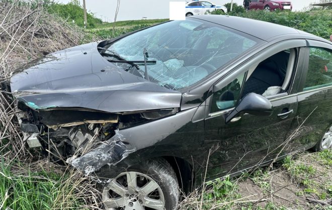 Два человека пострадали при столкновении двух авто в Минераловодском округе