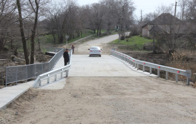 В селе Туркменского округа после ремонта открыли мост