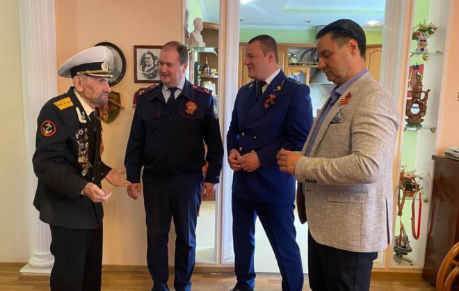 Перед Днём Победы прокурор Октябрьского района Ставрополя поздравил ветерана
