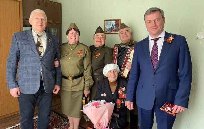 В Изобильненском округе с Днём Победы поздравили 103-летнего ветерана ВОВ