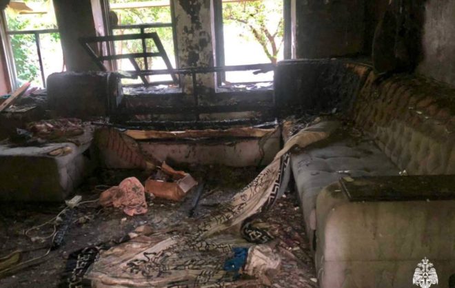 Частный дом загорелся в селе Андроповского округа