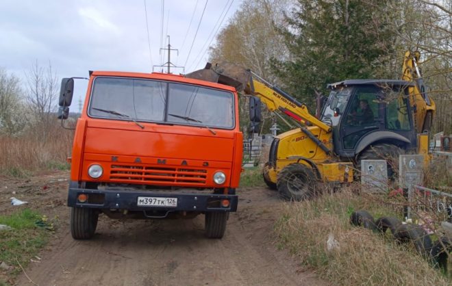 Уборку кладбищ провели в Ставрополе перед религиозными праздниками