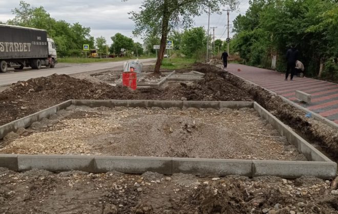 Благоустройство сквера в селе Андроповского округа завершат до конца июля