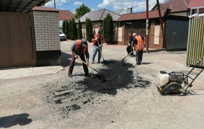 Ямочный ремонт проводят в станице Предгорного округа