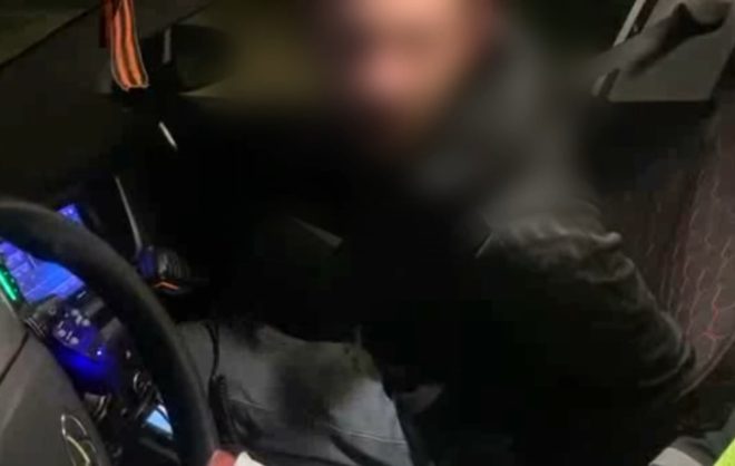 Пьяного буйного водителя на Ставрополье заковали в наручники полицейские