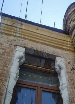 Скульптурные изображения восстановили на доме XIX века в Пятигорске