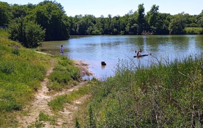 Рейды по купанию детей в запрещённых водоёмах проводят в Александровском округе