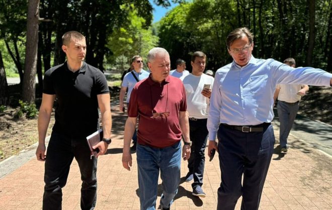 Сенатор Анатолий Артамонов проверил строительство крупных объектов в Кисловодске