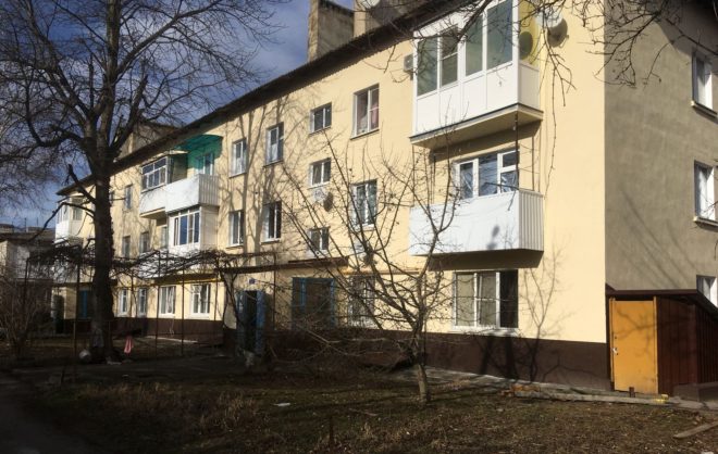 Капитальный ремонт трёхэтажного дома завершили в Георгиевске