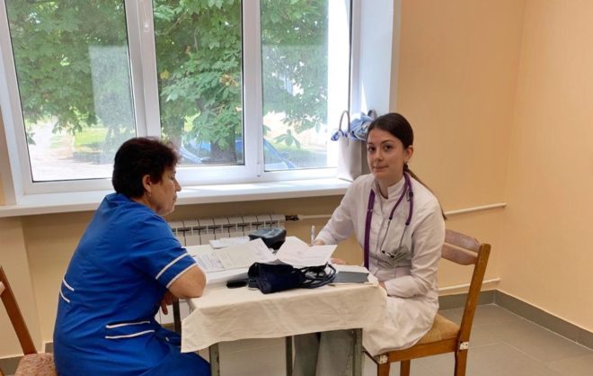 Мобильная бригада медиков осмотрела жителей села Ипатовского округа