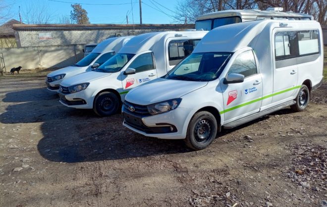 Семь новых автомобилей получила больница Нефтекумского округа по нацпроекту