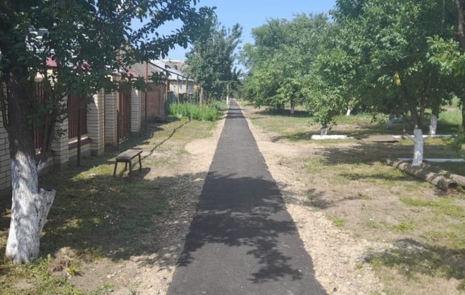 Новую пешеходную дорожку обустроили в хуторе Новоалександровского округа