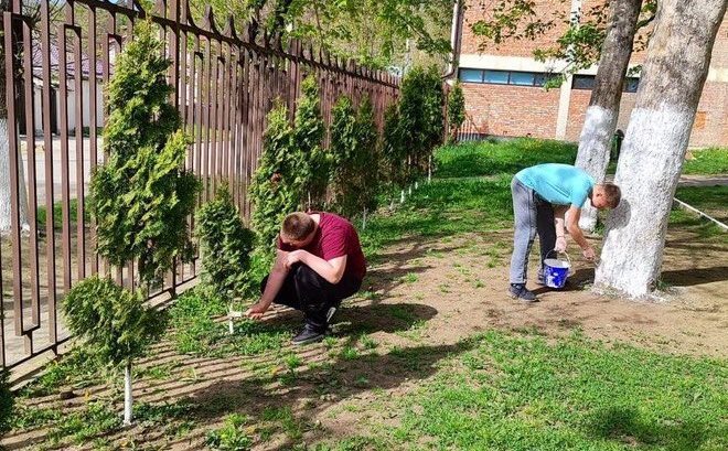 На летних каникулах в Новоалександровском округе трудоустроили 60 школьников