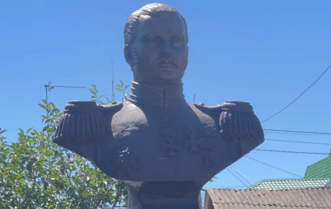 Памятник казачьему генералу Николаеву открыли в Михайловске