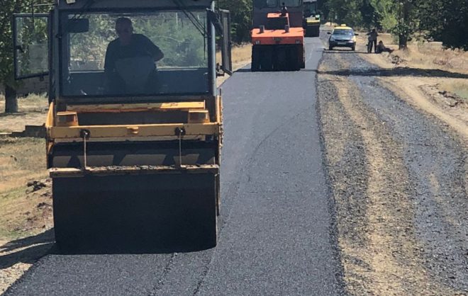 В селе Апанасенковского округа завершают ремонт дороги по улице Октябрьской