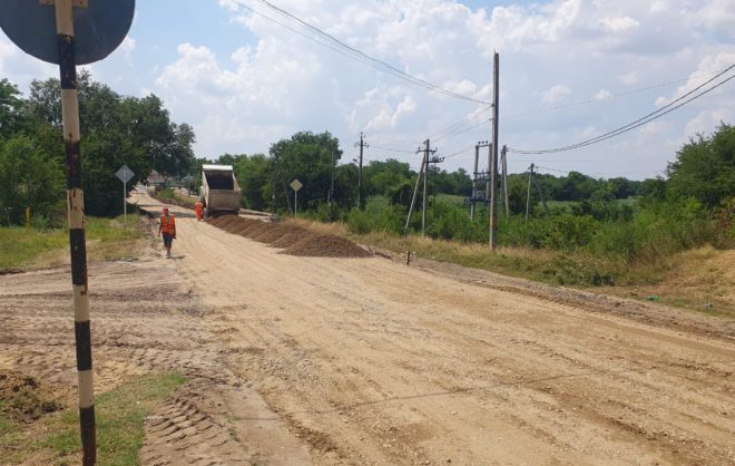 Более 12,7 км дорожных участков отремонтируют в Новоалександровском округе