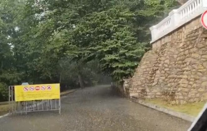 Терренкуры парка в Железноводске перекрыли из-за сильного ветра