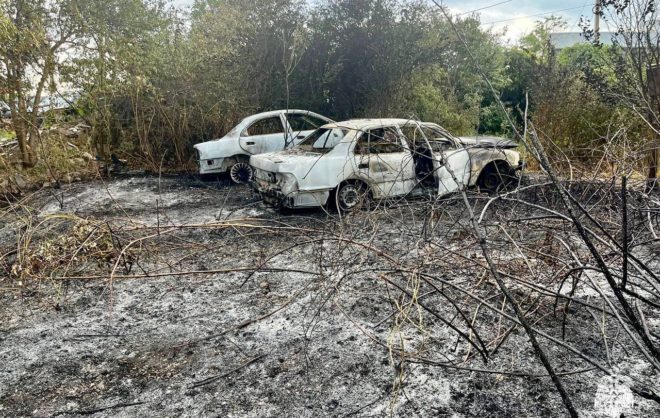 Житель Ставрополья поджёг сухую траву и случайно спалил 2 чужих автомобиля