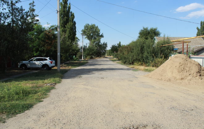 Около 300 м дороги обновят в селе Степновского округа